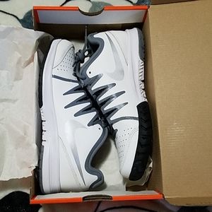 Nike Women's Vapor Court Shoes